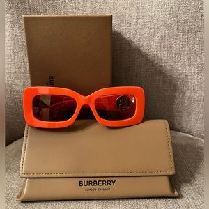 Burberry sunglasses (Astrid)